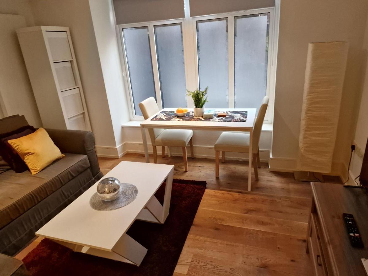Lovely 1-bed In Apartamento