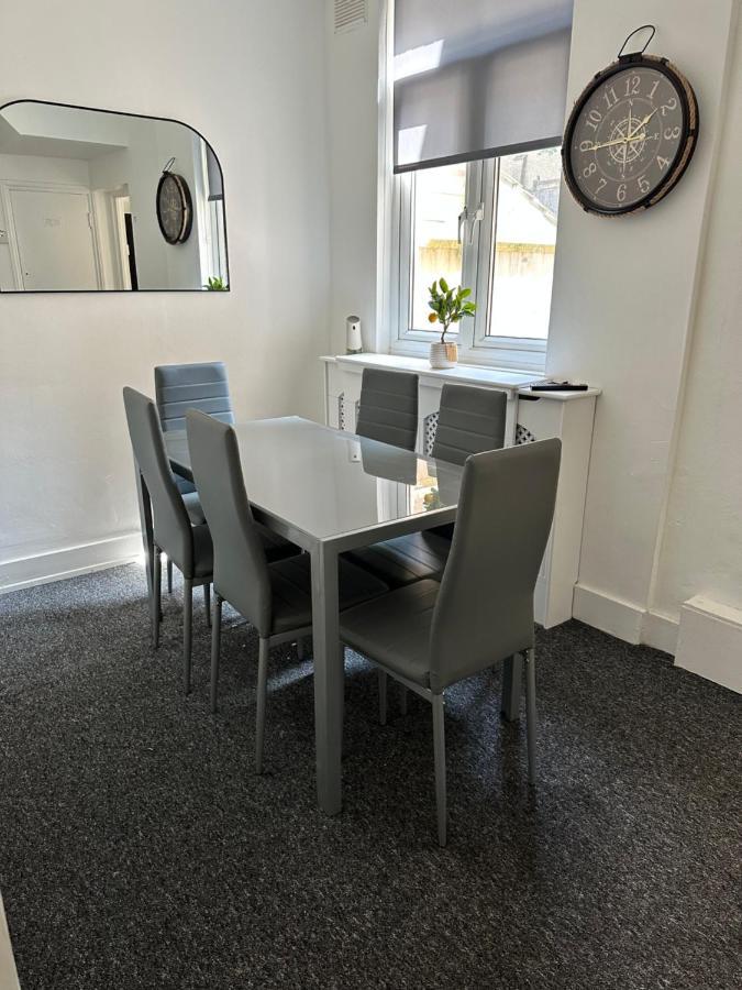 3 Bedroom House With Garden In Tottenham * Londen
