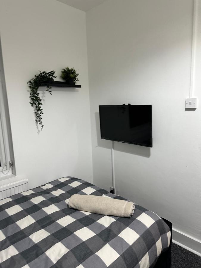 3 Bedroom House With Garden In Tottenham * London