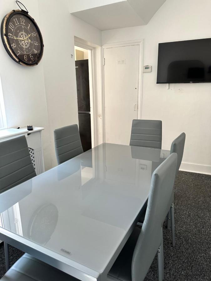 Vakantiehuis 3 Bedroom House With Garden In Tottenham *