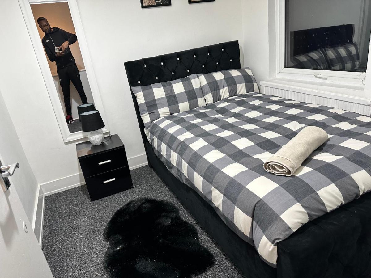 3 Bedroom House With Garden In Tottenham * Londen