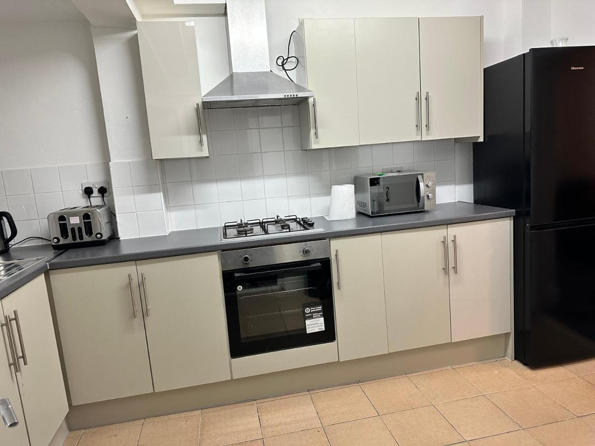 3 Bedroom House With Garden In Tottenham * Londen