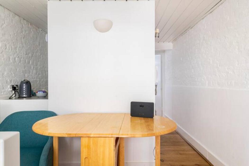 Cozy 2 Bedroom Flat - Sleeps 6 * London