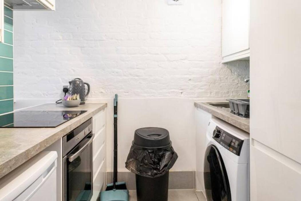 Cozy 2 Bedroom Flat - Sleeps 6 * London