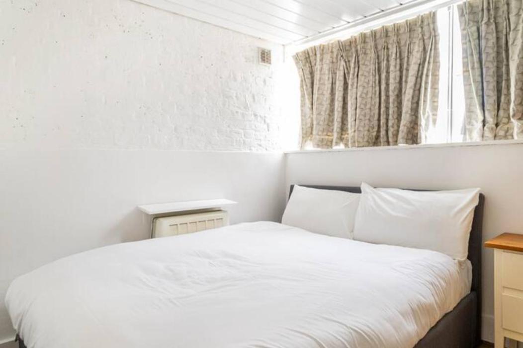 Cozy 2 Bedroom Flat - Sleeps 6 *