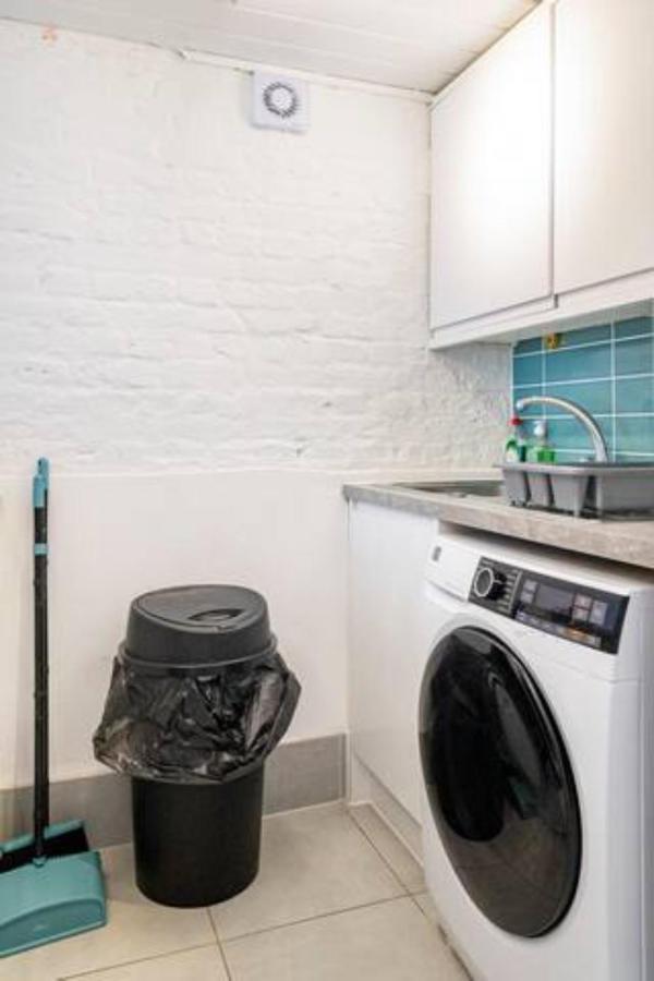 Apartment Cozy 2 Bedroom Flat - Sleeps 6 *