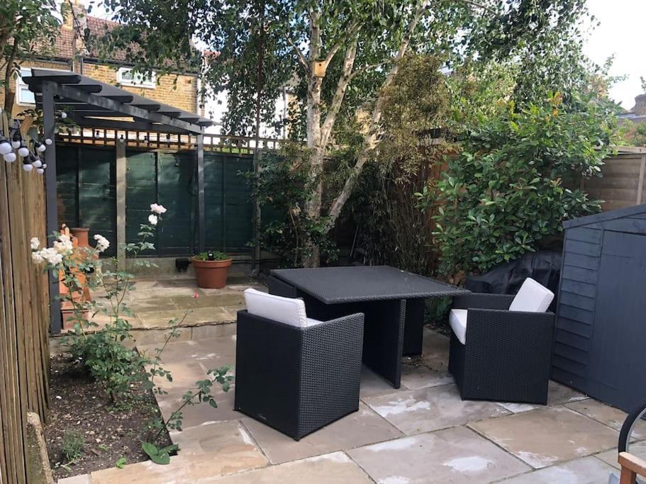 Unique Private W/ Easy Access To Apartment London
