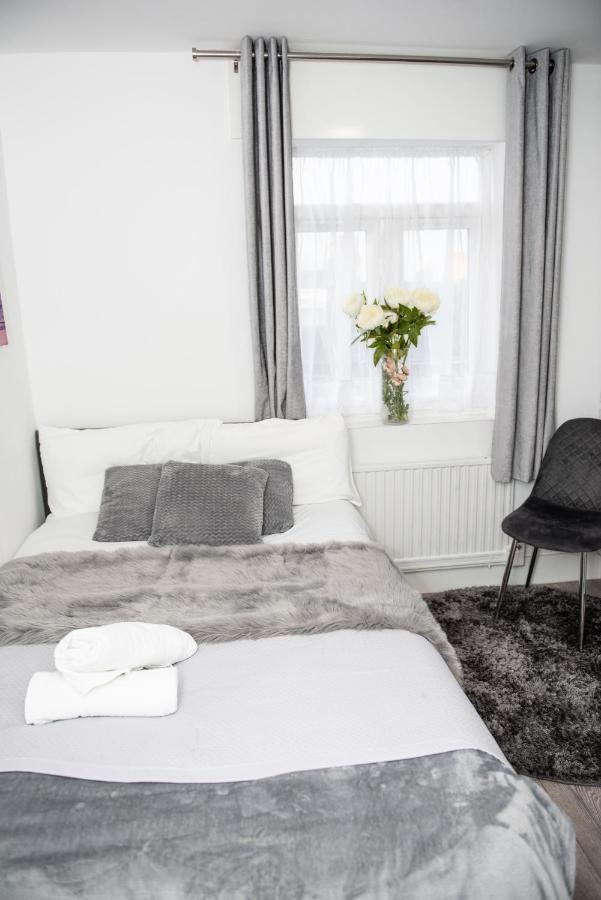 Small But Cozy Studio, Great Tube Connection Apartment London