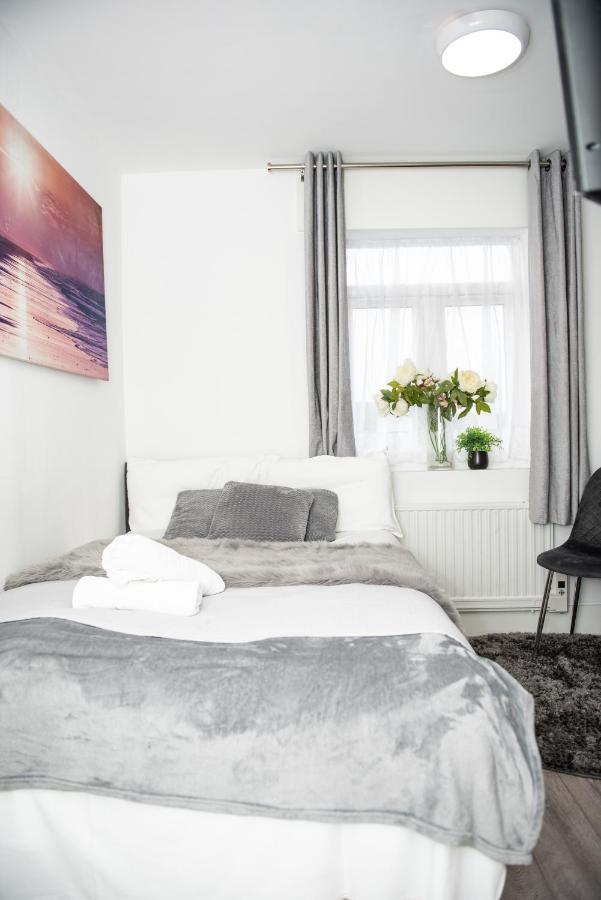 Small But Cozy Studio, Great Tube Connection Apartment