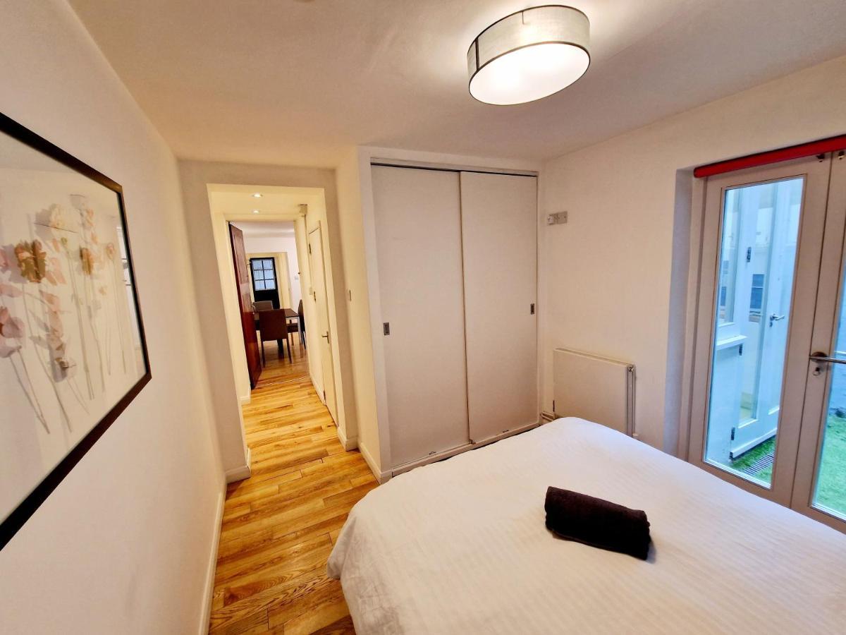 Beautiful Hyde Park Flat By Lancaster Gate Station With Private Back Patio Londen