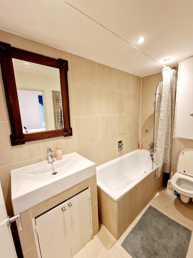 Beautiful Hyde Park Flat By Lancaster Gate Station With Private Back Patio Londen