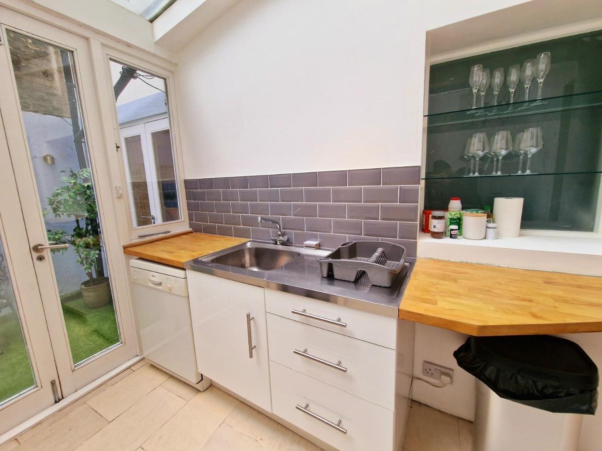 Beautiful Hyde Park Flat By Lancaster Gate Station With Private Back Patio * Londen