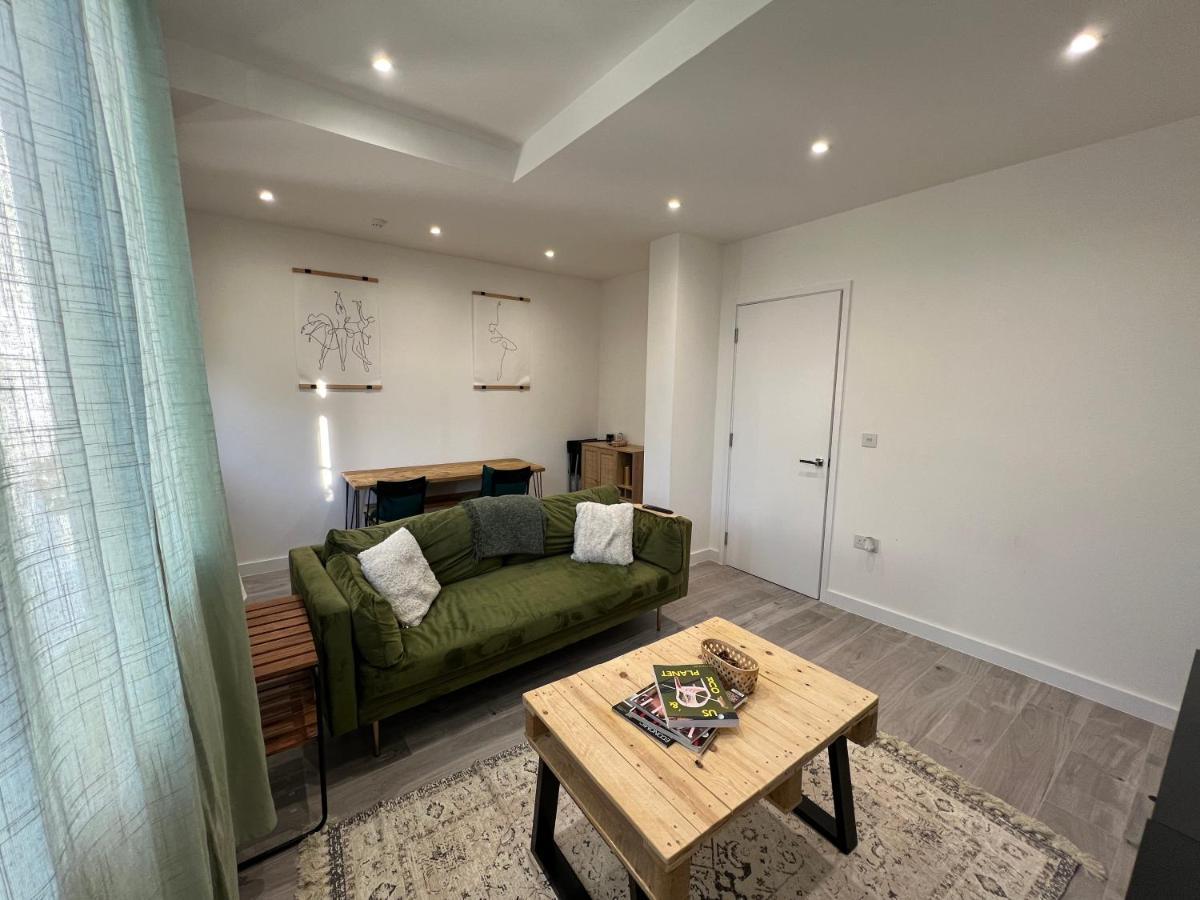 Lovely 1-bedroom Flat With Patio Apartamento Londres
