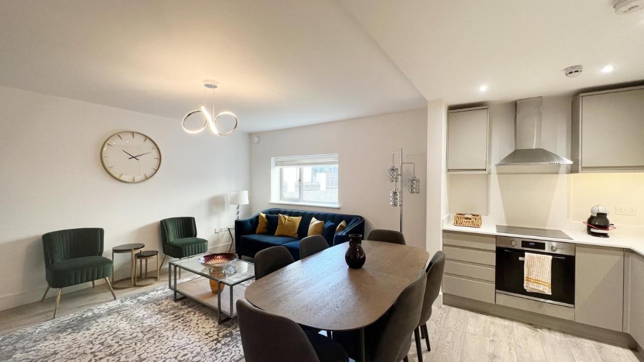 C1, Luxury 2 Bedroom Flat In Wembley * London