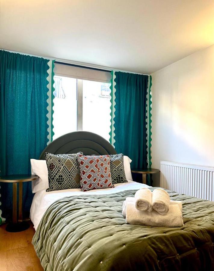 3 Bdrm Notting Hill Mews House - 2 Balconies Holiday home London
