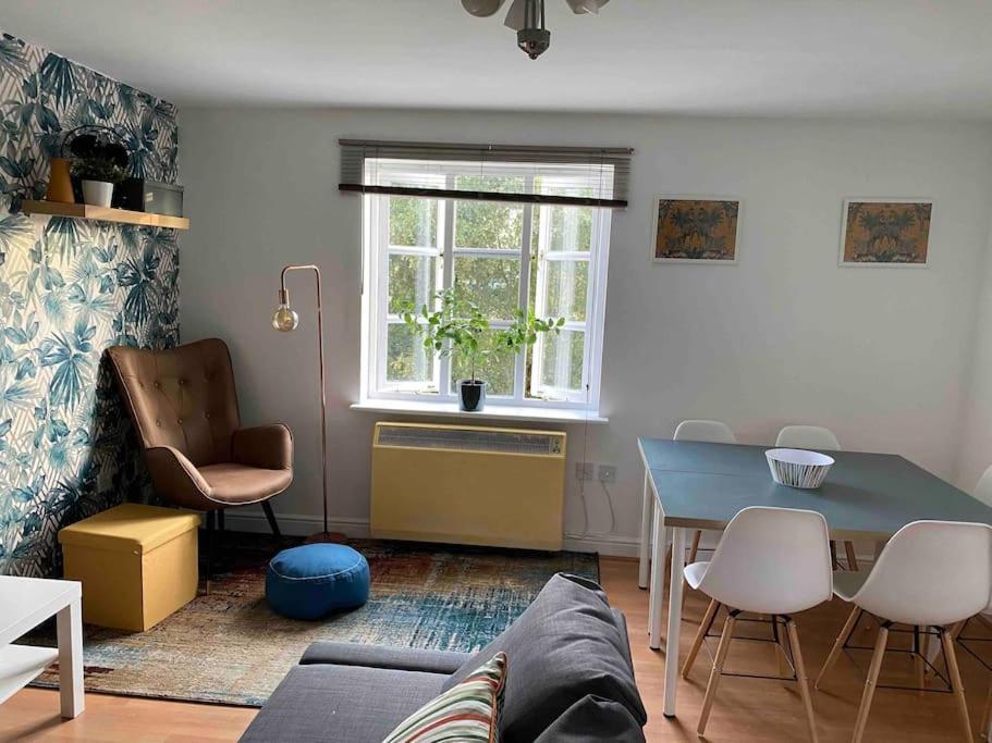 Canal-flat Near Stratford International Station Londres