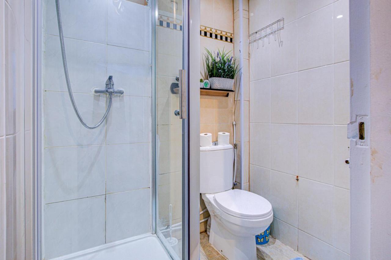 Beautiful 4-bedroom 5-bath House In * London