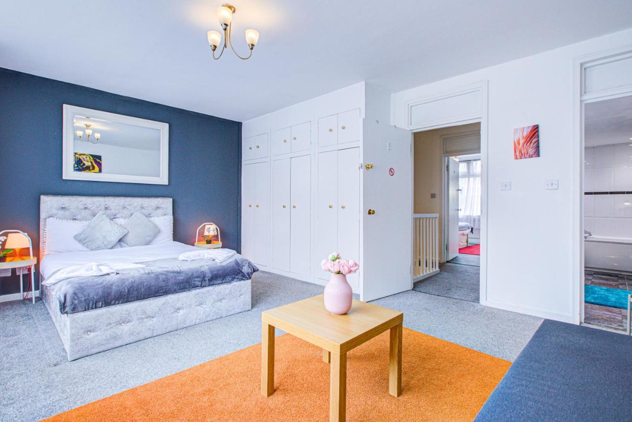 Beautiful 4-bedroom 5-bath House In