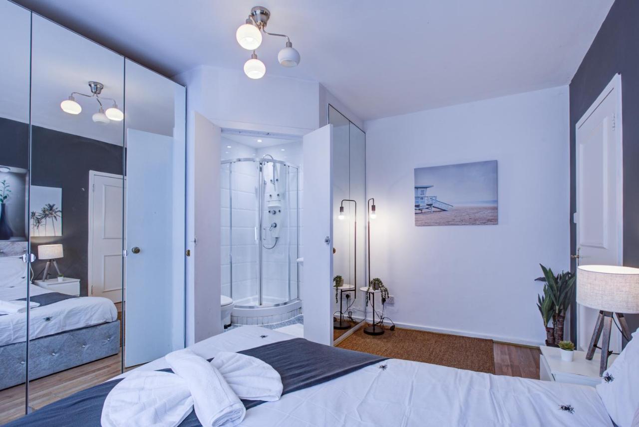 Beautiful 4-bedroom 5-bath House In Appartement