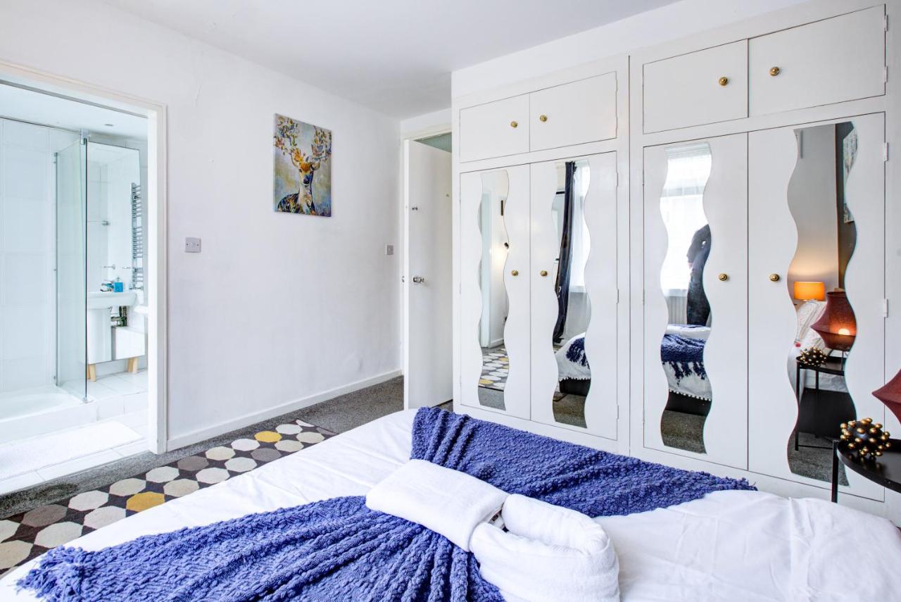 Apartment Beautiful 4-bedroom 5-bath House In
