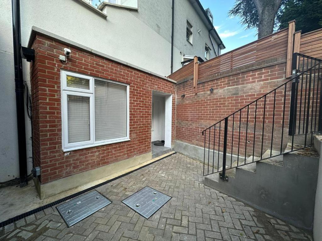 Two Bedroom House In Kilburn * London