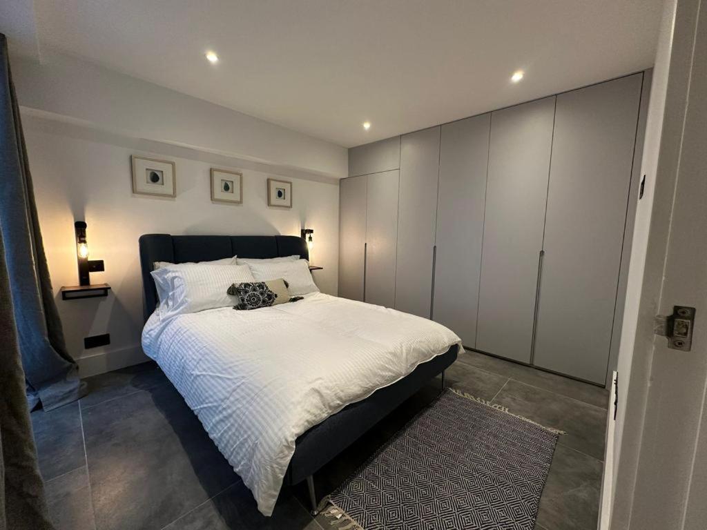 Two Bedroom House In Kilburn London