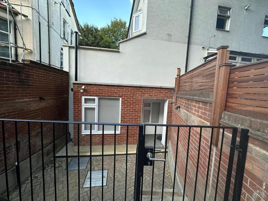 Two Bedroom House In Kilburn