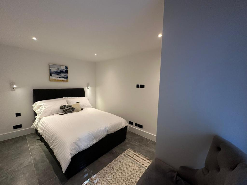 Two Bedroom House In Kilburn Apartment *