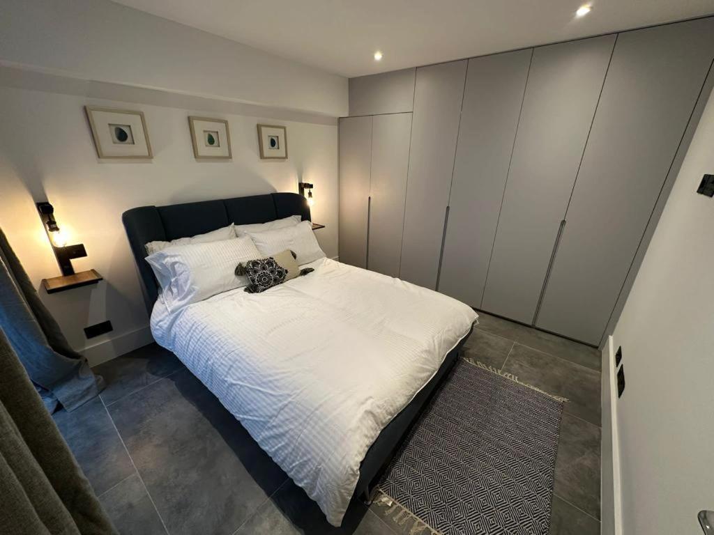Two Bedroom House In Kilburn Apartment