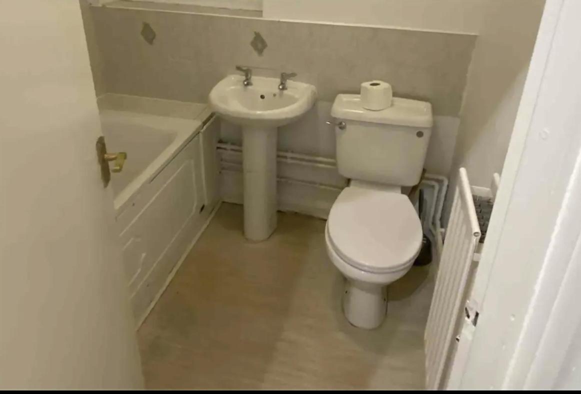 Double And Single Bedrooms In Flat *
