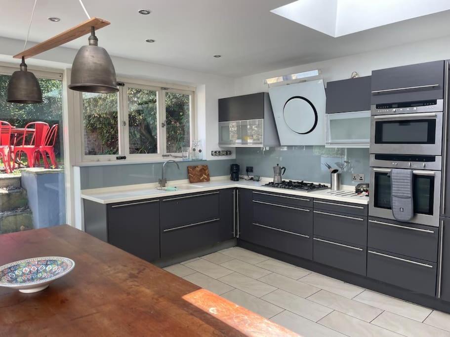Beautiful Victorian House, Sleeps 12 * Londen