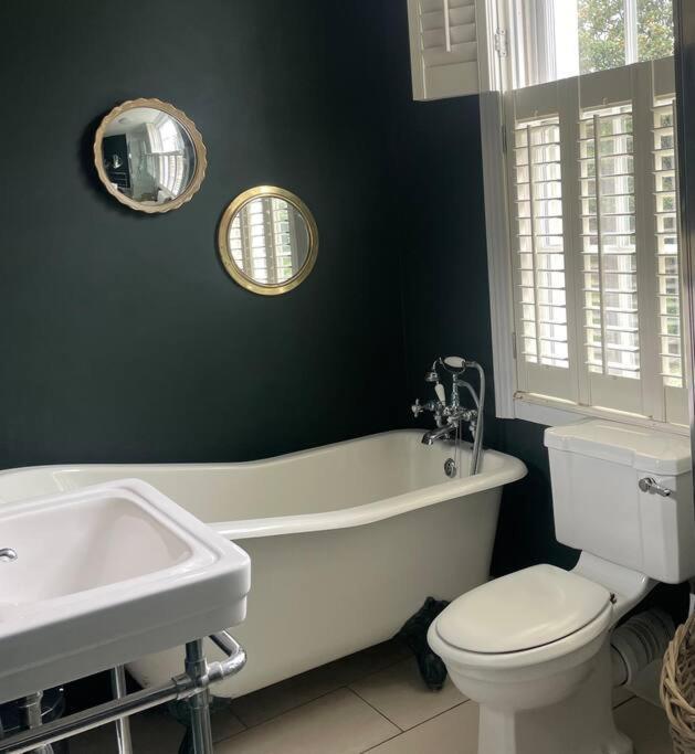 Beautiful Victorian House, Sleeps 12 * Londen