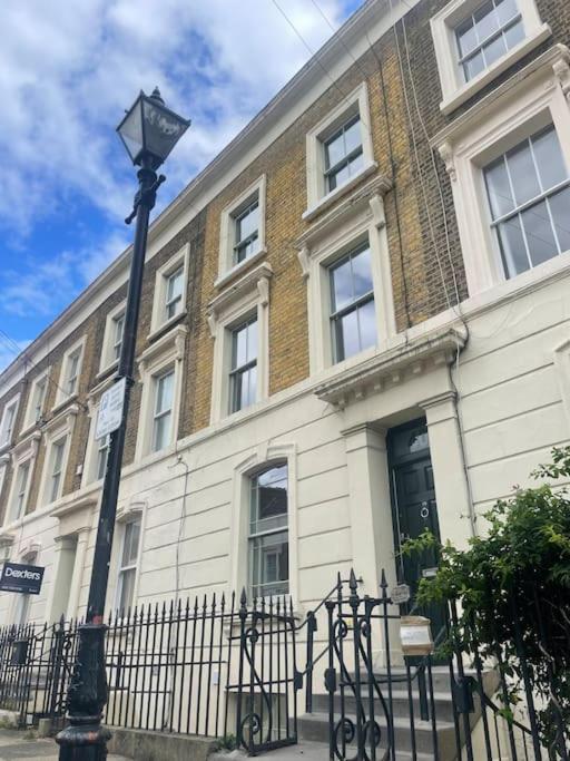 Beautiful Victorian House, Sleeps 12 * Londen