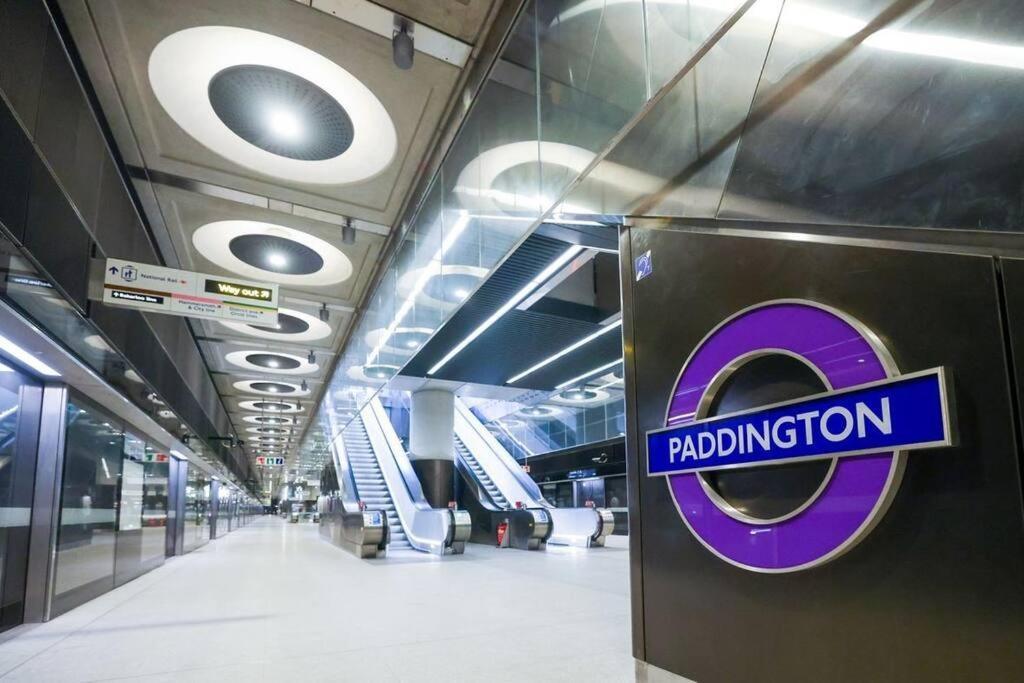 Modern Hyde Park With Private Entrance & Private Back Patio Near Bayswater & Paddington Stations Londen