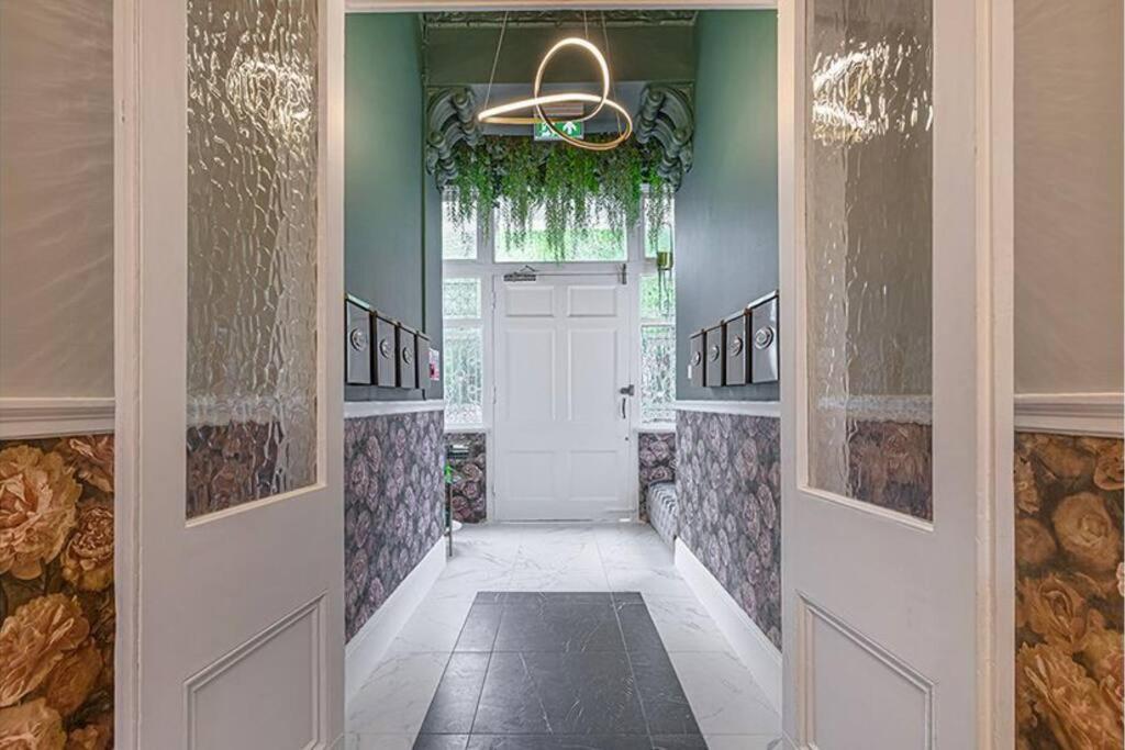 Appartement Stunning Hyde Park With Private Balcony & Lift Elevator Access Londen