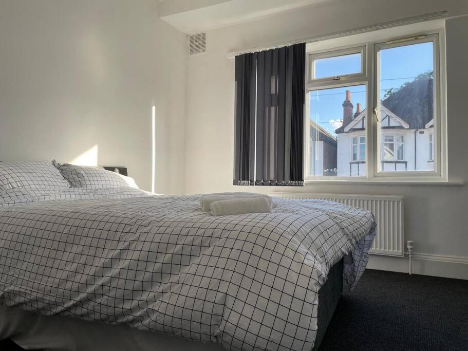 Apartment 5 Bed 5mins From Wembley Stadium *