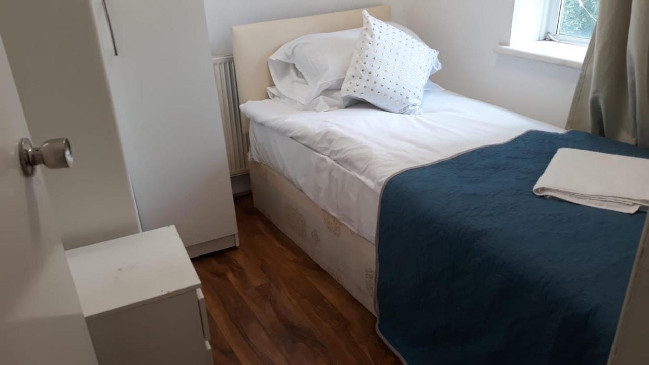 13 Vale House Apartment