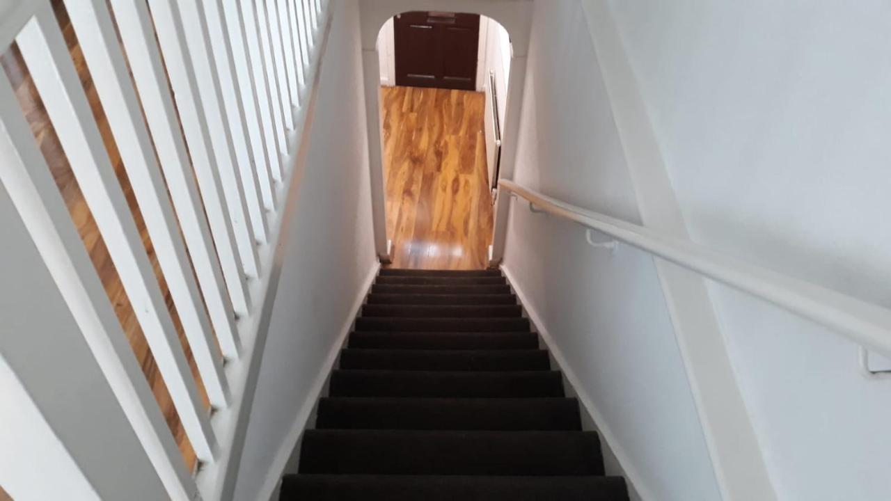 Apartment 13 Vale House London