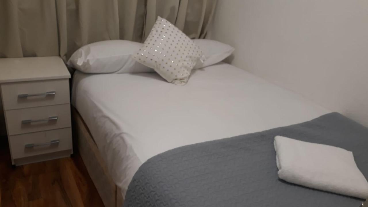 13 Vale House Apartment London