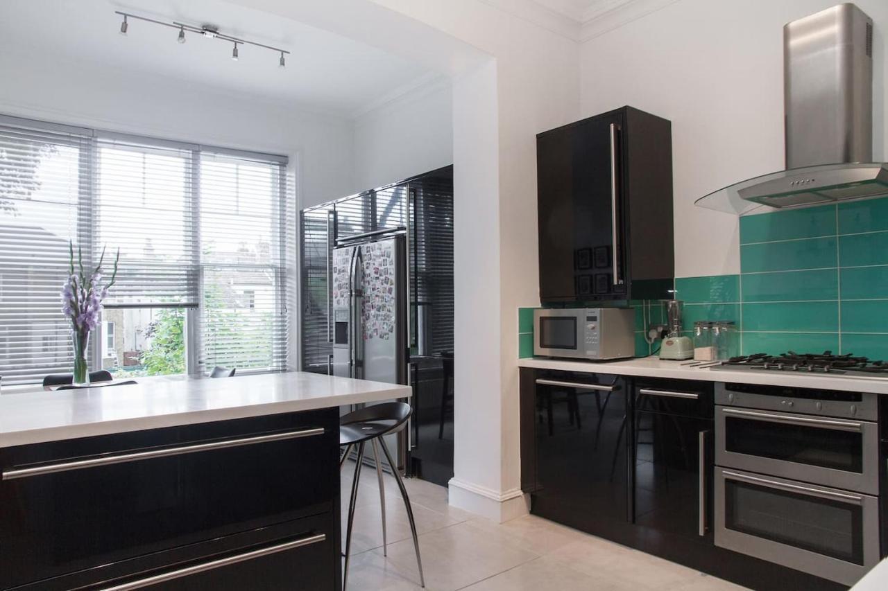 Bright & Spacious Modern 2 Bedroom Apartamento