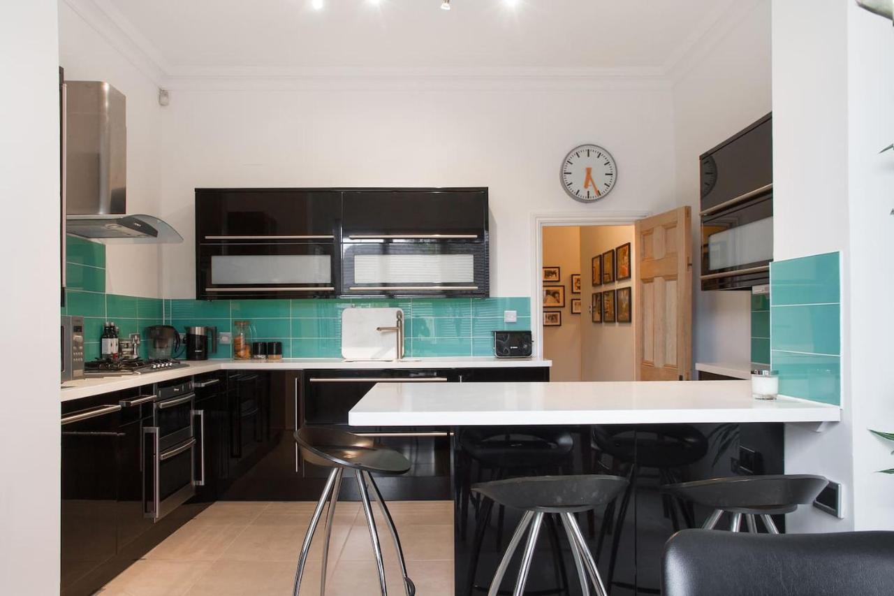 Bright & Spacious Modern 2 Bedroom London