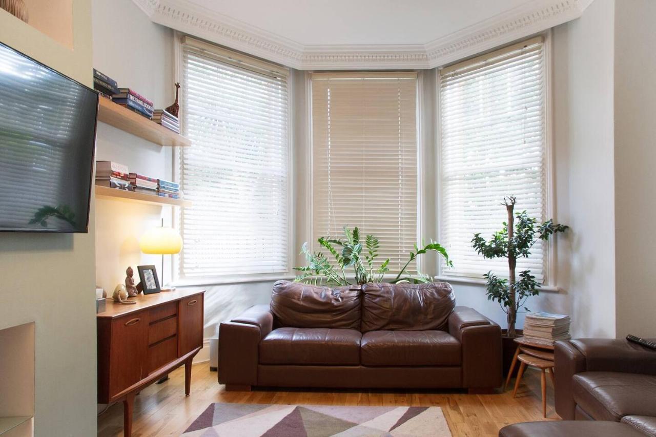 Bright & Spacious Modern 2 Bedroom