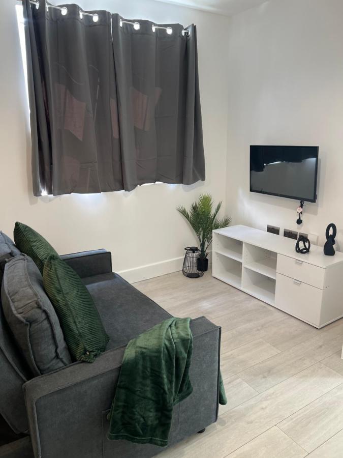 2 Bedroom Flat * Londres