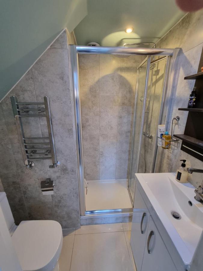 Single With En-suite Shower In Zone 1 Pensión