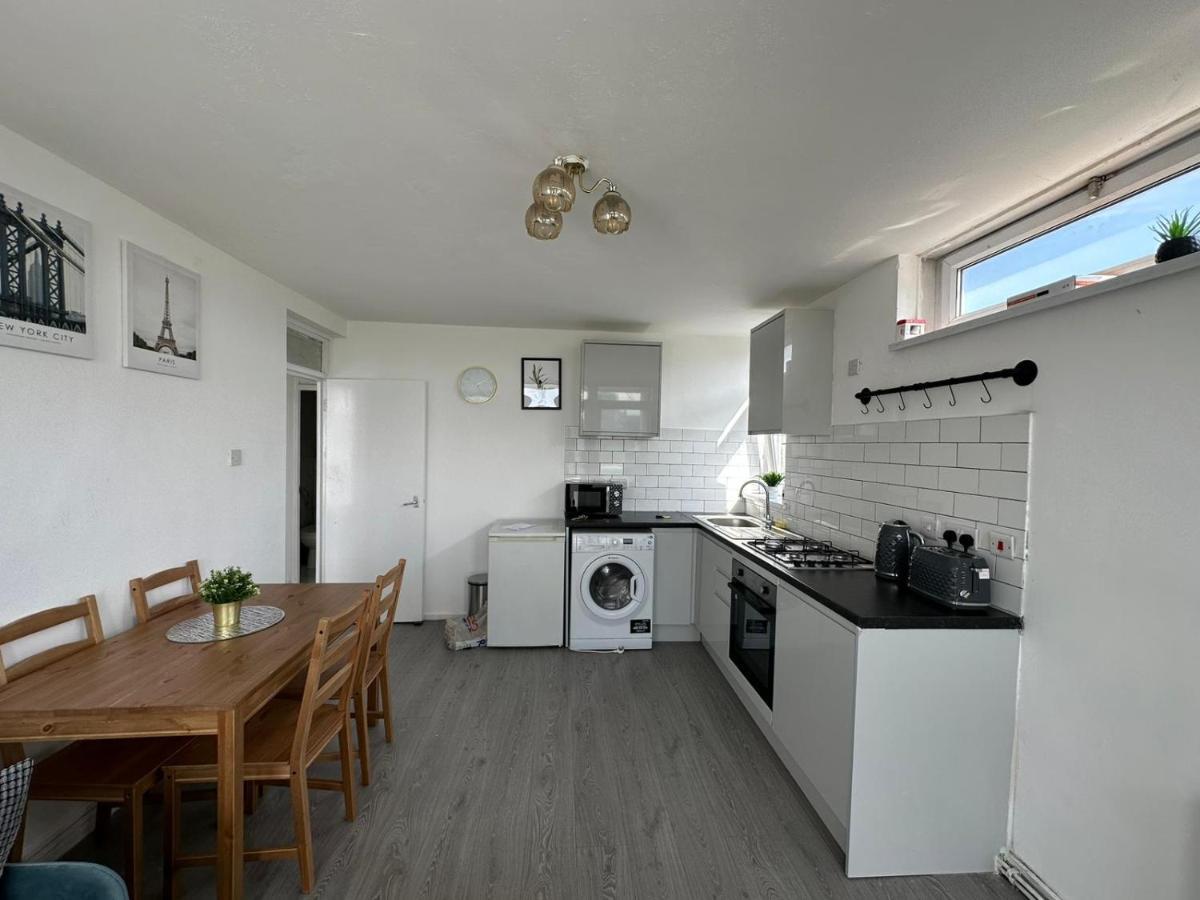 Lovely 3-bed In Apartment London