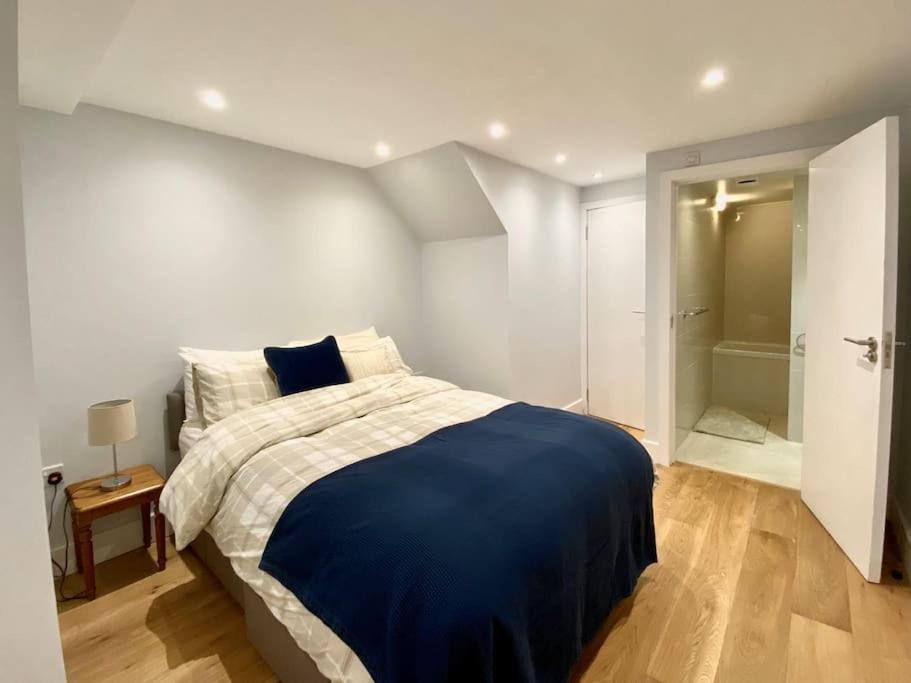 2bdr Modern In Hammersmith West Apartment London