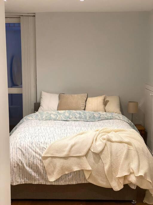 2bdr Modern In Hammersmith West London