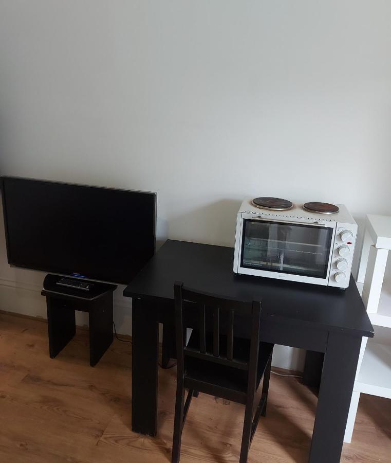 W13 X Weekly Monthly Discount * London
