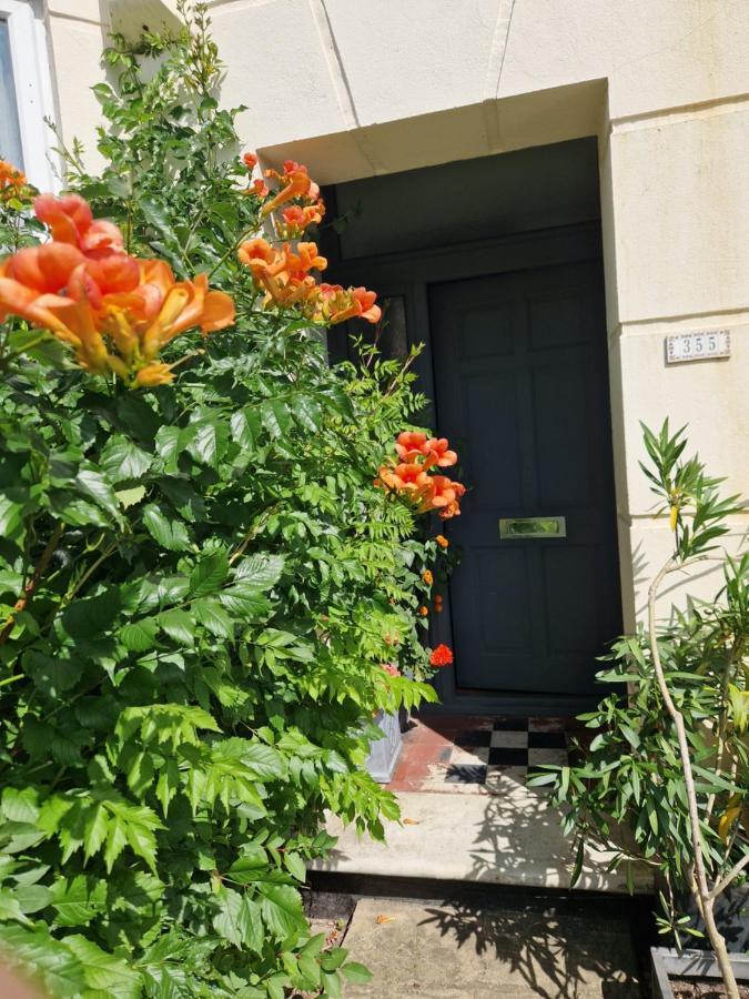 A Lovely One Bedroom In Hither Lane Appartement Londen