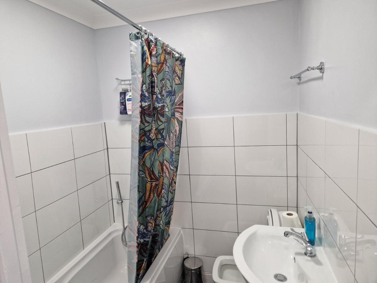 A Lovely One Bedroom In Hither Lane Appartement *